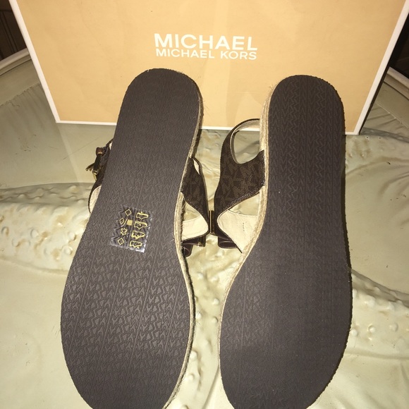 MICHAEL KORS SIGNATURE SANDALS! New! Brown! Sz 9 - Picture 5 of 8